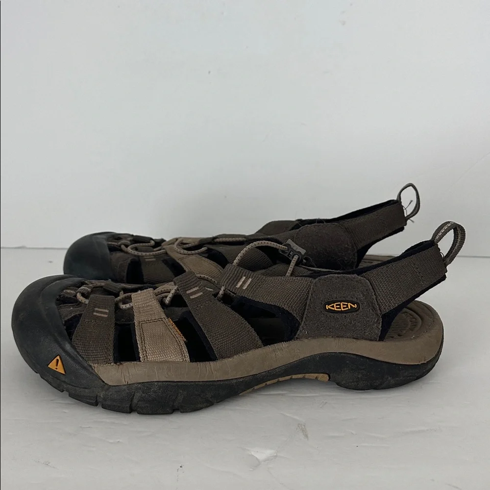 KEEN Men's Newport H2 Closed Toe Water/Outdoor Sandals Brown 11
